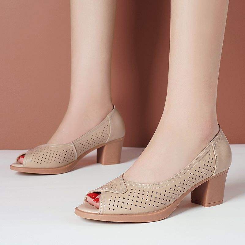 超软皮新款2025浅口洞洞妈妈单鞋镂空中跟粗跟软底鱼嘴凉鞋女