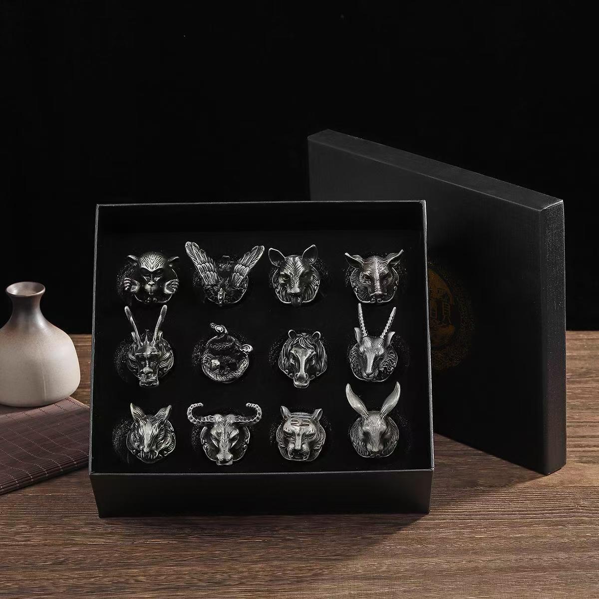 Doce Zodiaco blanco vino vidrio separador de vino traje hogar chino vidrio vino conjunto 12 pequeñas copas de vino bala una taza