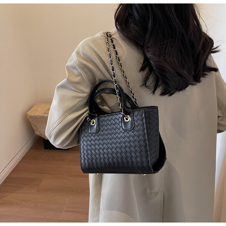 Women's Small Chain Shoulder Bag Quilted Square Handbag Elegant_voghion.com