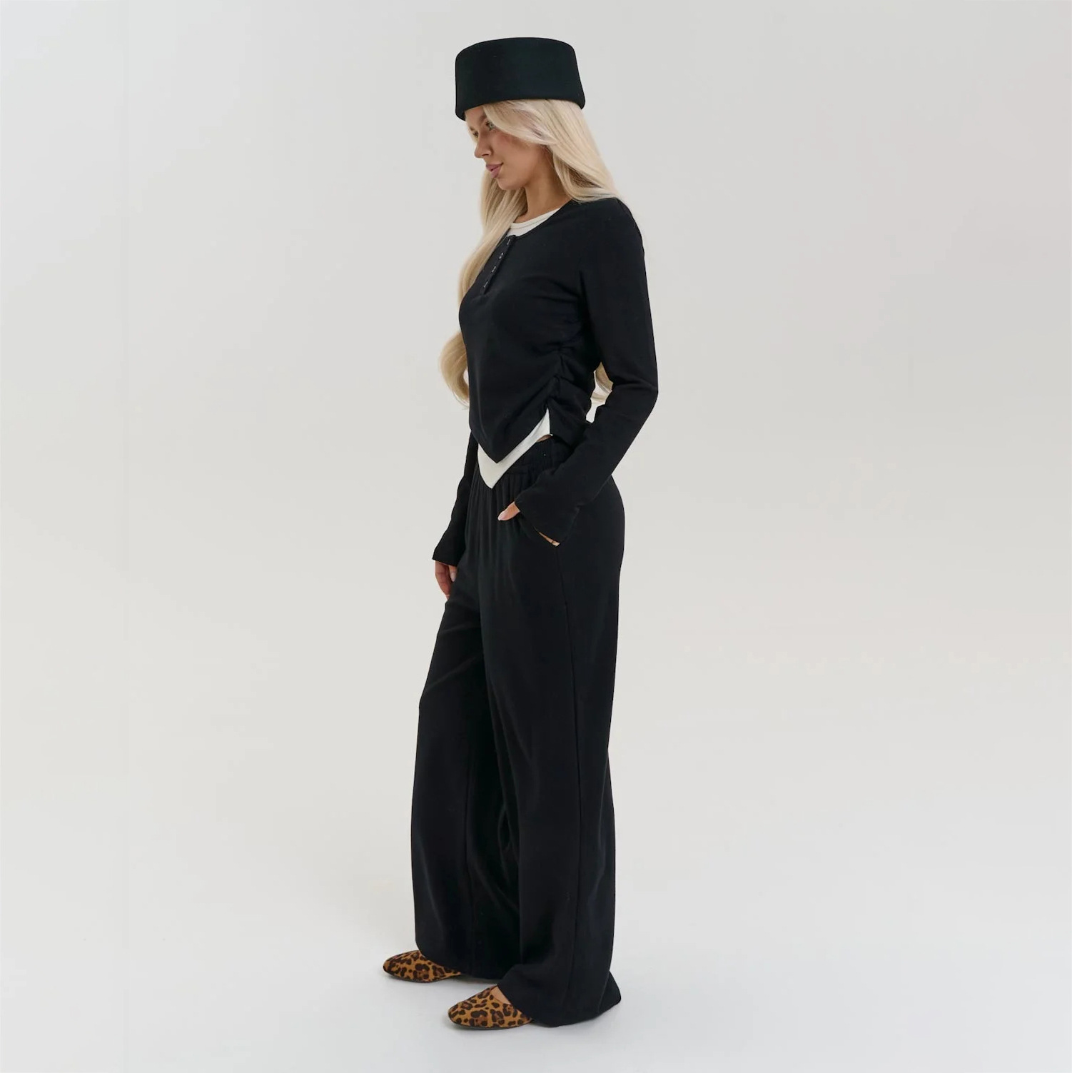 Effortless Two-Piece Set – Asymmetrical Hem Top + Straight-Leg Pants With Raw Seam Detailing (S-L, Black/Brown)_ecoleips.com