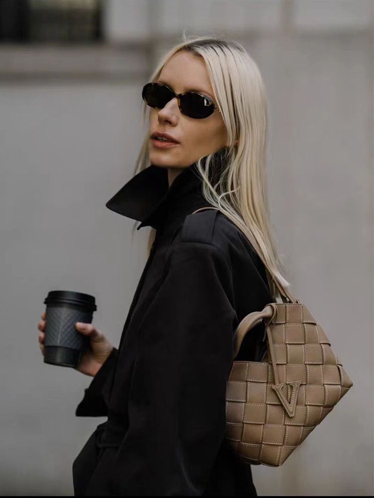 Sitio web oficial de los Estados Unidos verafied Baotou Leather Weaving Pack Europa y los Estados Unidos marca de lujo ligero bolso de mujer de hombro único