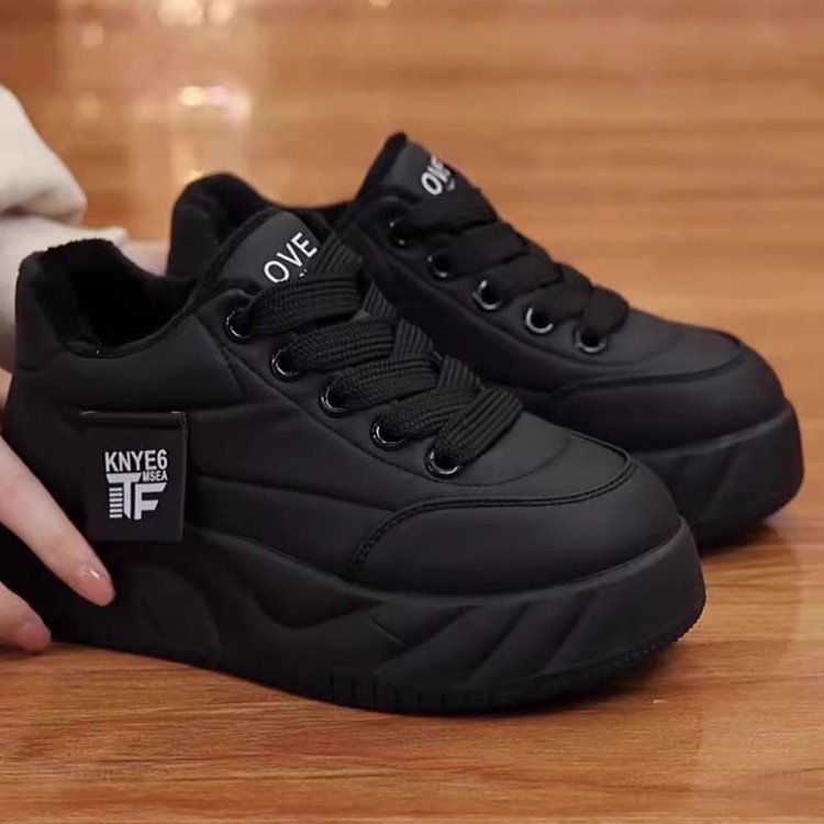 Sneakers Image 2
