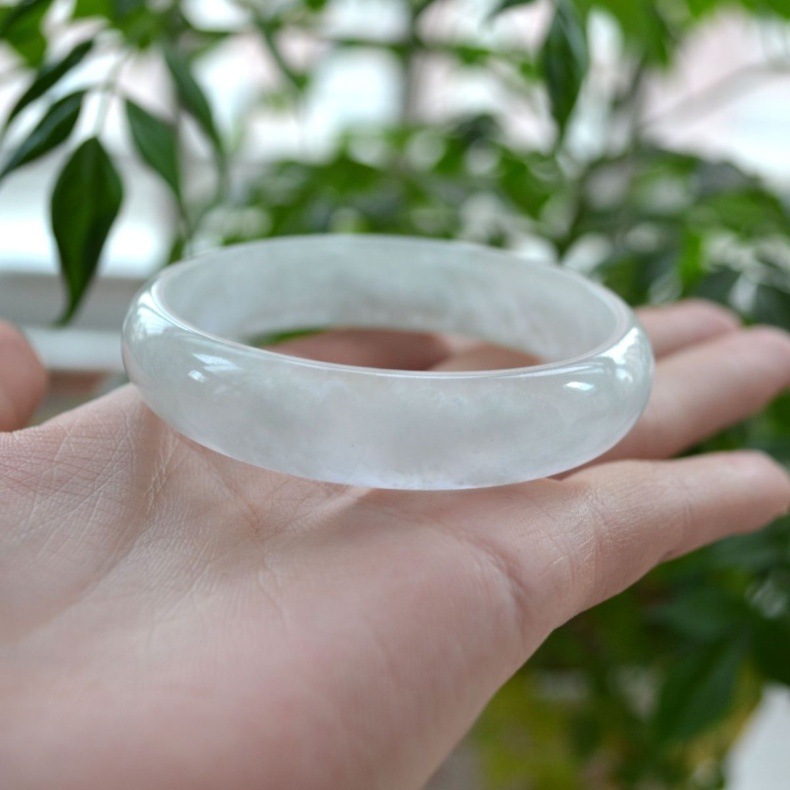 Vòng tay ngọc bích Miến Điện tự nhiên băng trong suốt ánh trăng trắng xanh nhạt chi tiết 6