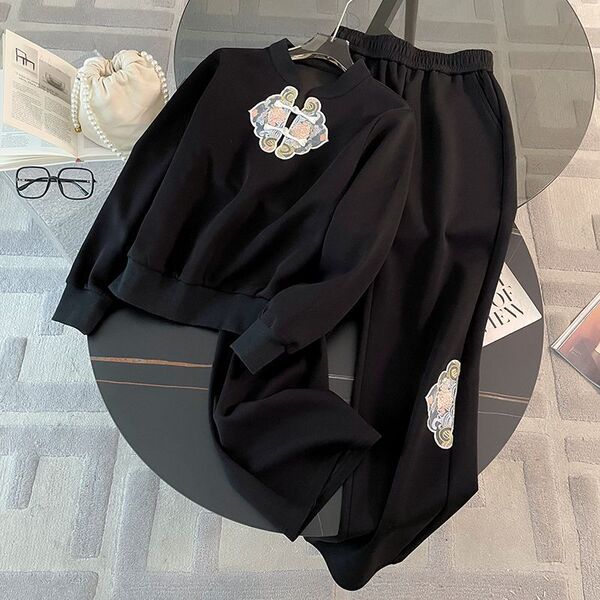 Sports suit
