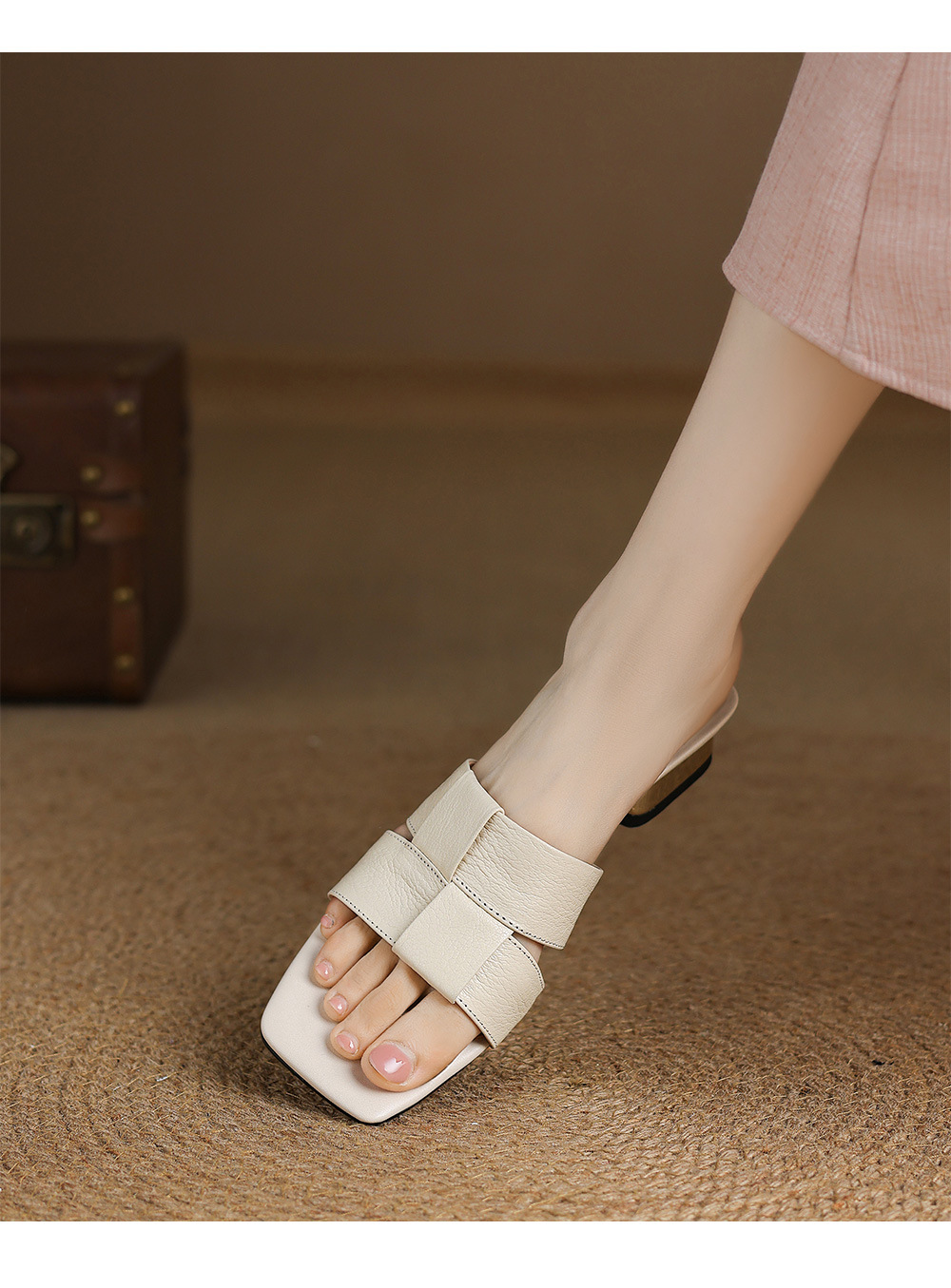 Dép sandal nữ quai chữ V đan mũi vuông hở ngón gót thấp — màu trắng ngà chi tiết 6