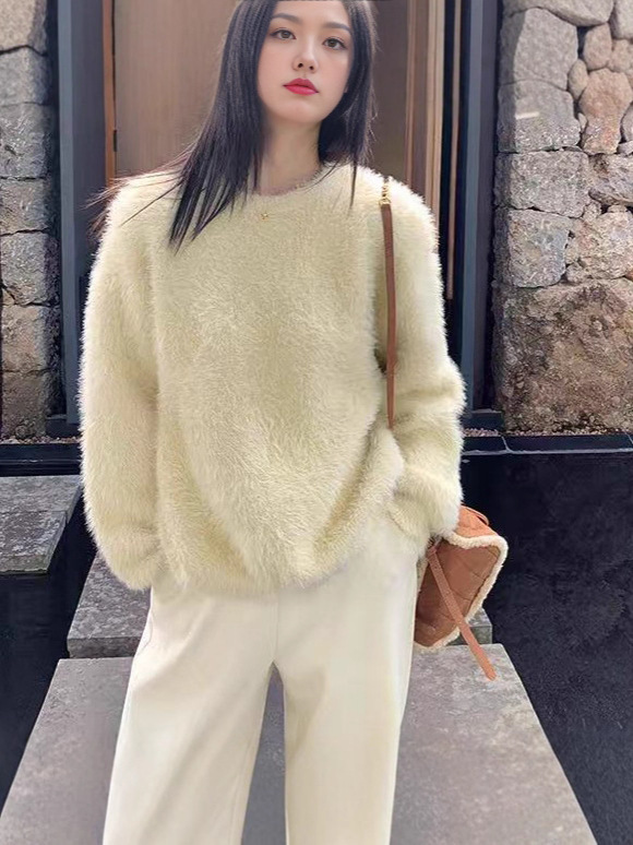 奶黄色毛衣女装秋冬宽松软糯慵懒风针织衫圆领仿貂绒加厚软糯上衣|undefined
