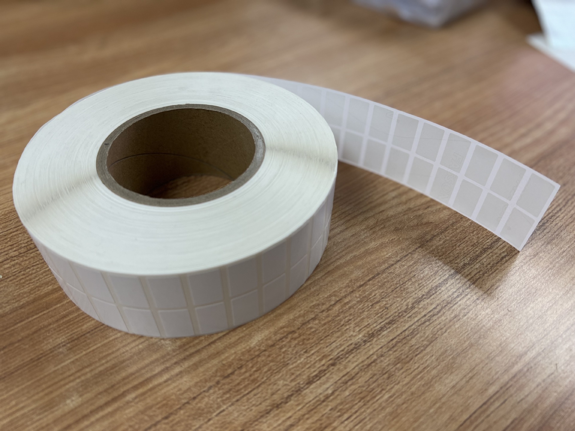 新エネルギー車VOC认证标贴净化室条码纸无尘不残胶标签纸类标签