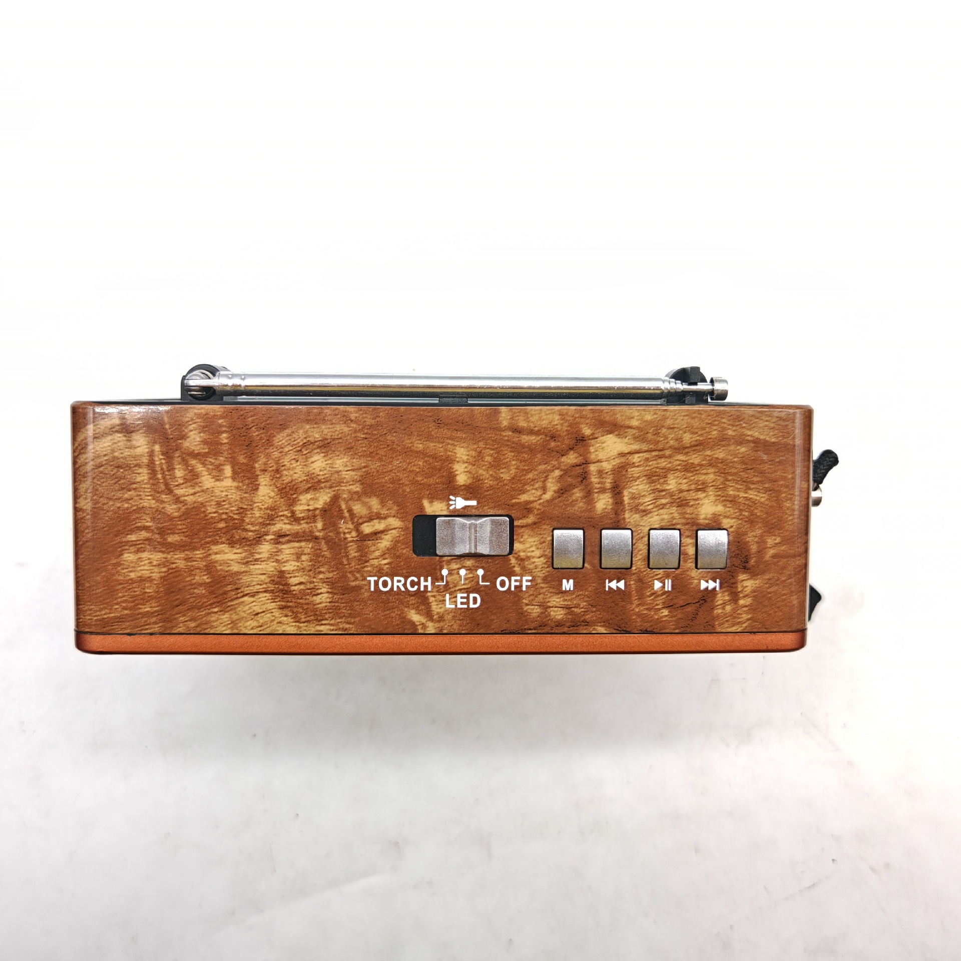 Radio Bluetooth Portátil de Banda Completa 2114 de Plástico con Linterna LED y USB image 4