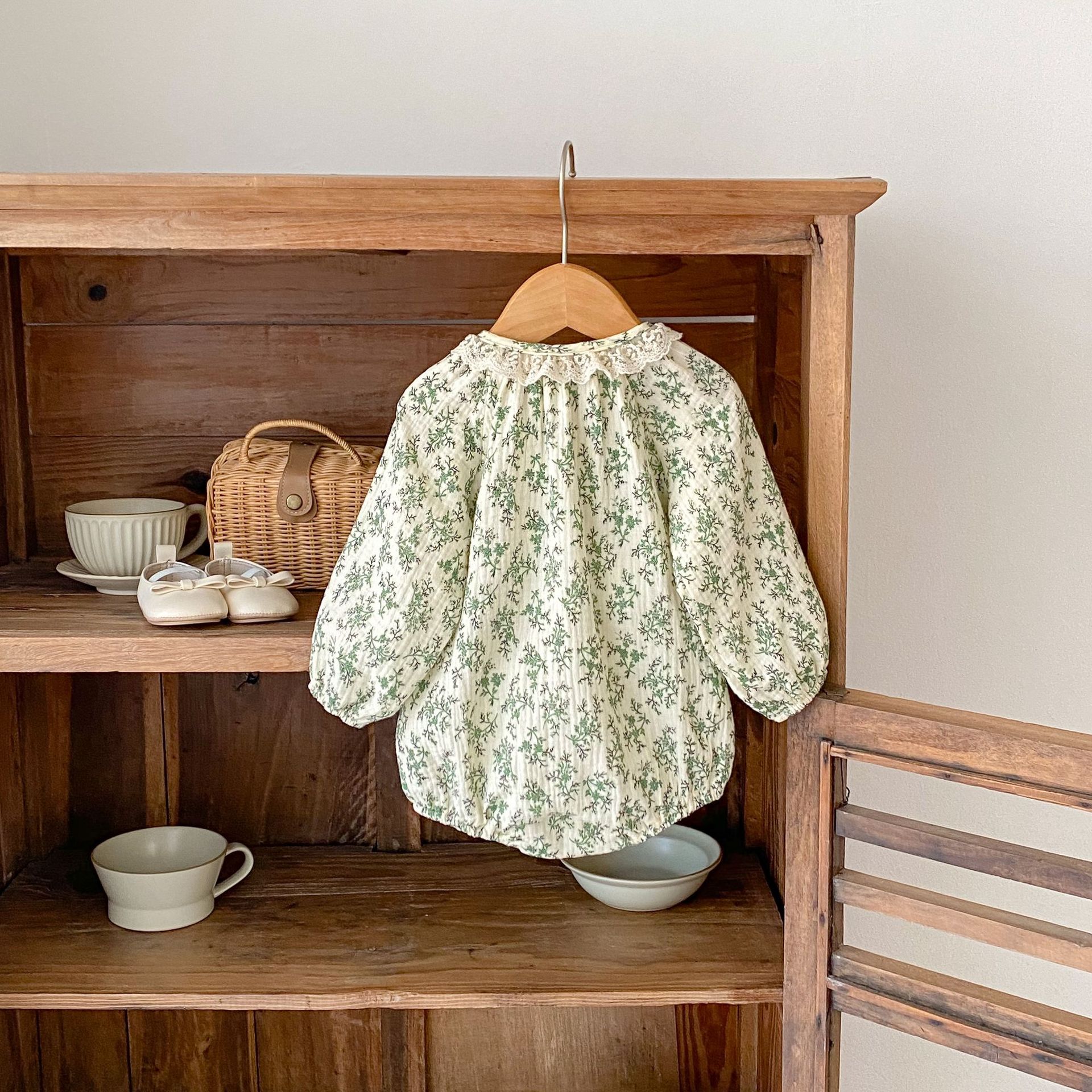 2024 frühling 0-3 Jahre Alten Weiblichen Baby Kleine Spitze Kragen Gedruckt Langarm Ha Kleidung Tasche Butt overall crawler Kleidung_voghion.com