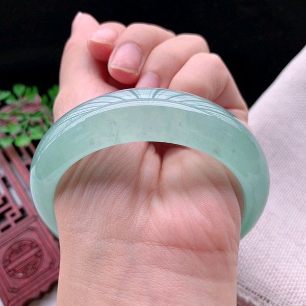 Vòng tay ngọc bích tự nhiên Myanmar A cao cấp, đường kính trong 53–62 mm chi tiết 10