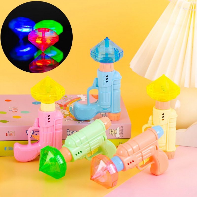 夜市の屋台、小物、義烏の赤い光る小さなおもちゃ、子供向けギフトを販売する屋台|undefined