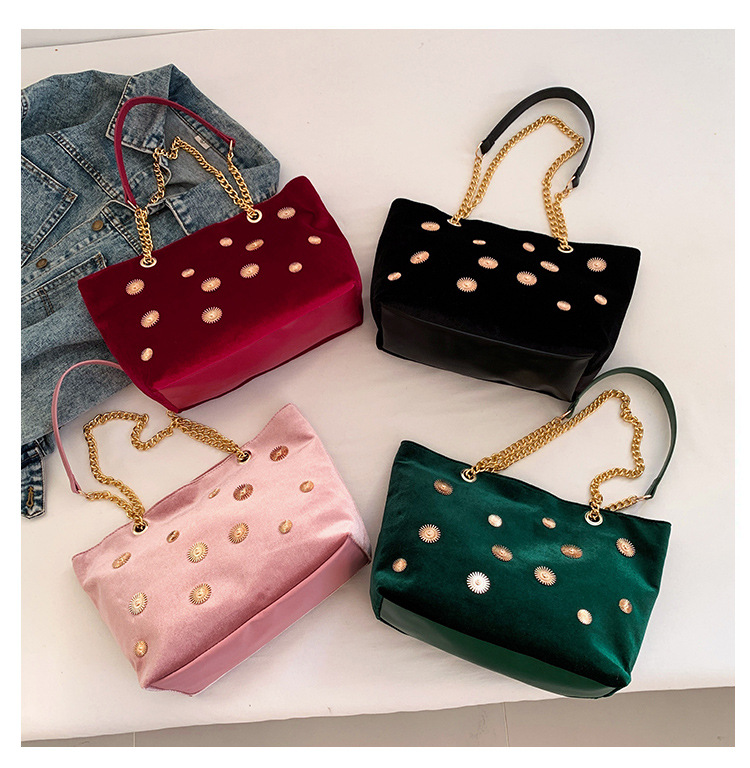 High-end and personalized hardware single-shoulder bag for women, new autumn 2024 collection, velvet chain handbag, stylish tote bag undefined
