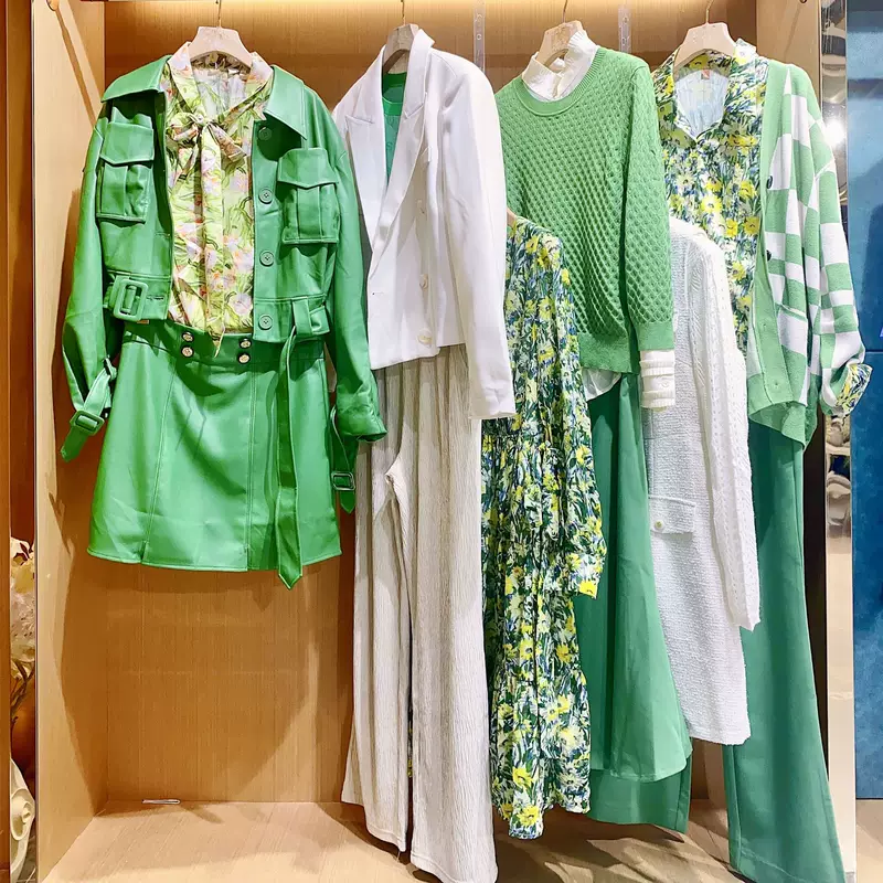 YimuLan23 autumn counter genuine manufacturer clears the stock of goods, women's clothing brand discounts to withdraw the cabinets and get the goods live broadcast