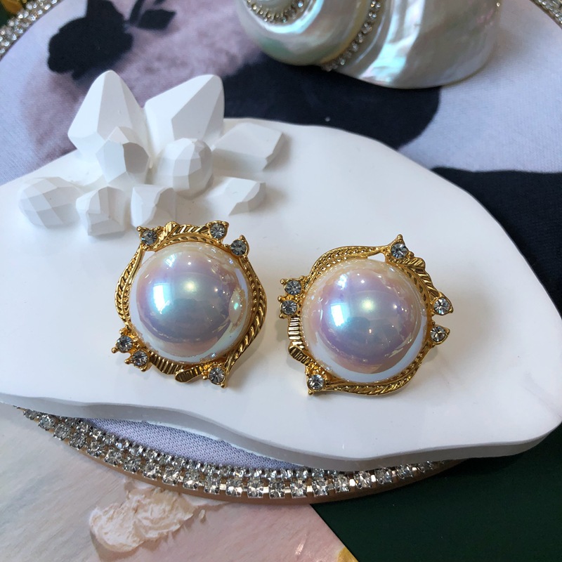 1 Pair Retro Geometric Alloy Plating Artificial Pearls Gold Plated Women's Earrings display picture 5