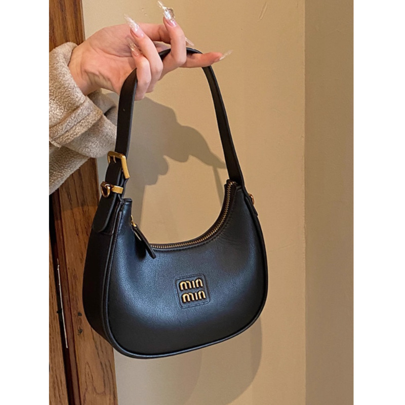 Bolso pequeño para mujer 2025 nueva bolsa de media luna bolsa de bola de masa de otoño e invierno bolso de mensajero negro de viaje bolso de la axila de mano
