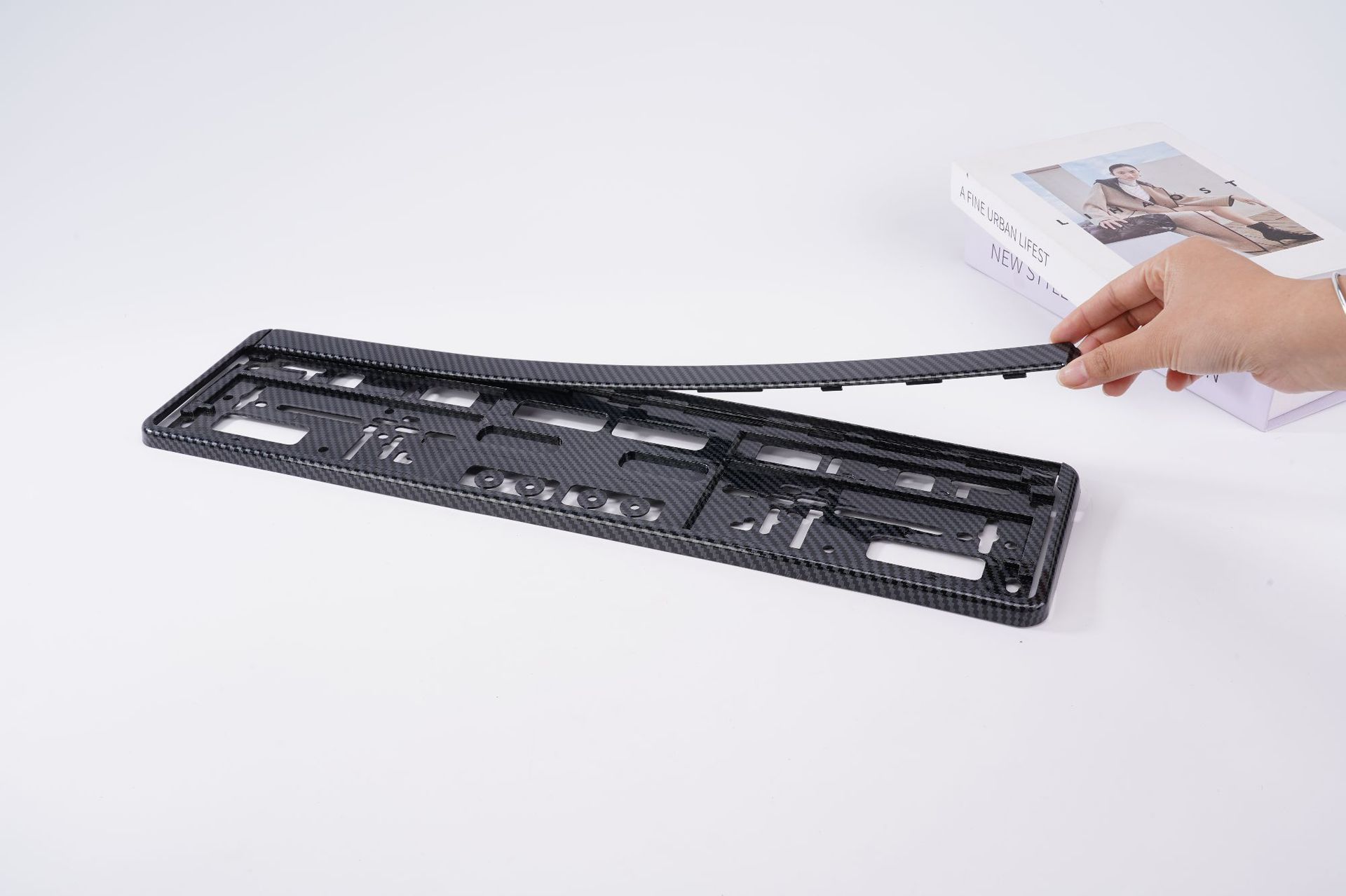 Factory-made European standard carbon fiber pattern ABS license plate holder, EU universal car license plate frame, cross-border best-selling license plate holder