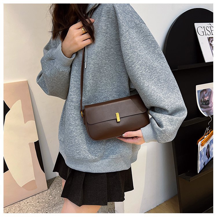 Semplice piccola borsa quadrata per le donne 2023 nuova borsa a tracolla alla moda e alla moda, borsa a tracolla in morbida pelle_voghion.com