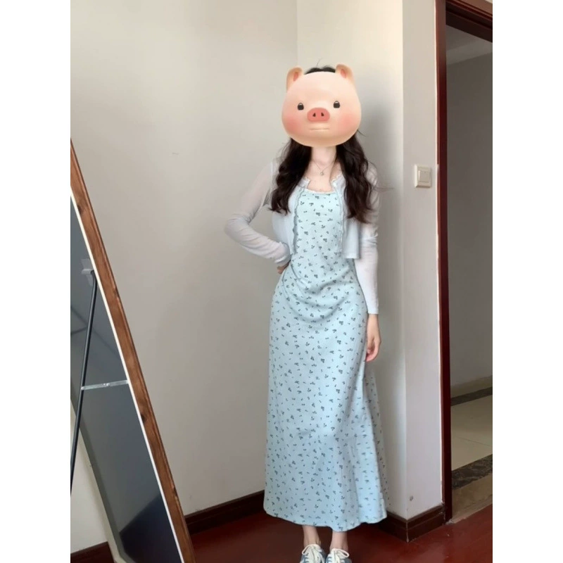 Летнее элегантное платье-миди с цветочным принтом в стиле французского трикотажа на тонких бретелях, утягивающее, коллекция 2025, чистое желание, свежий стиль.