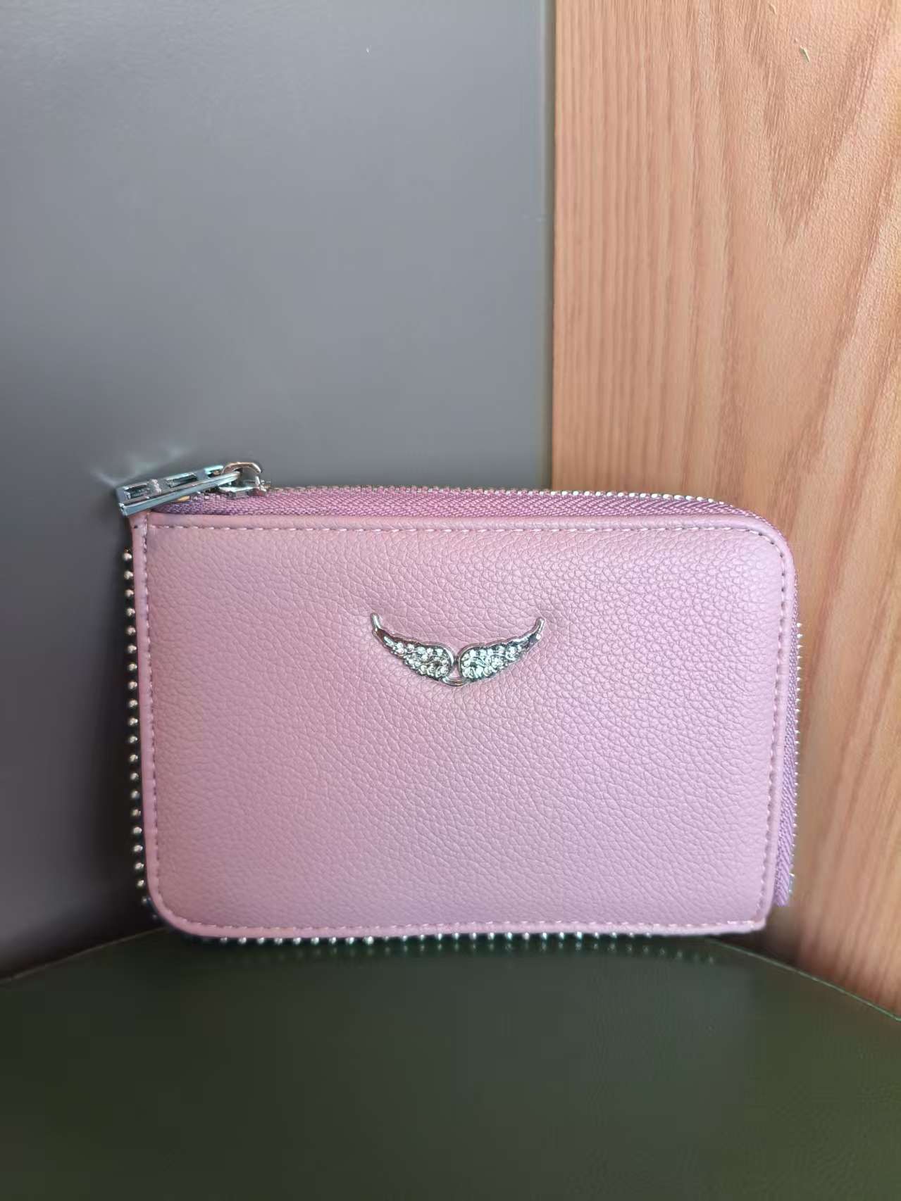 Rosa de raíz de loto púrpura