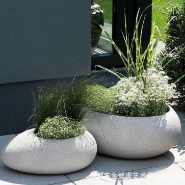 Creative Fiberglass Egg-Shaped Flower Pots, Suitable for Outdoor and Indoor Use, for Shopping Malls, Hotels, and Public Square Gardens