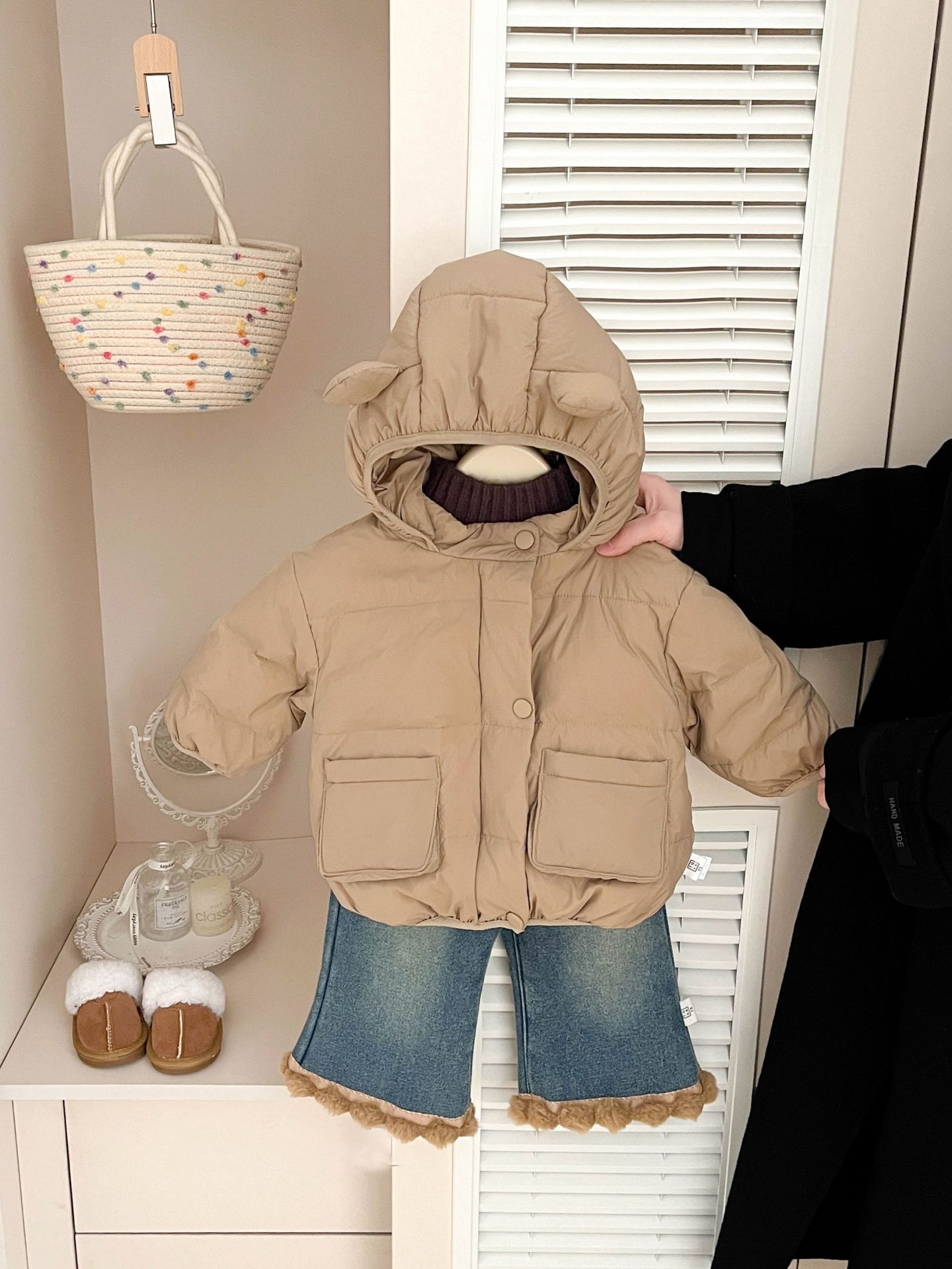 Niñas lindas chaquetas encapuchadas invierno nuevo bebé extranjero blanco chaquetas cálidas ropa de bebé gruesa