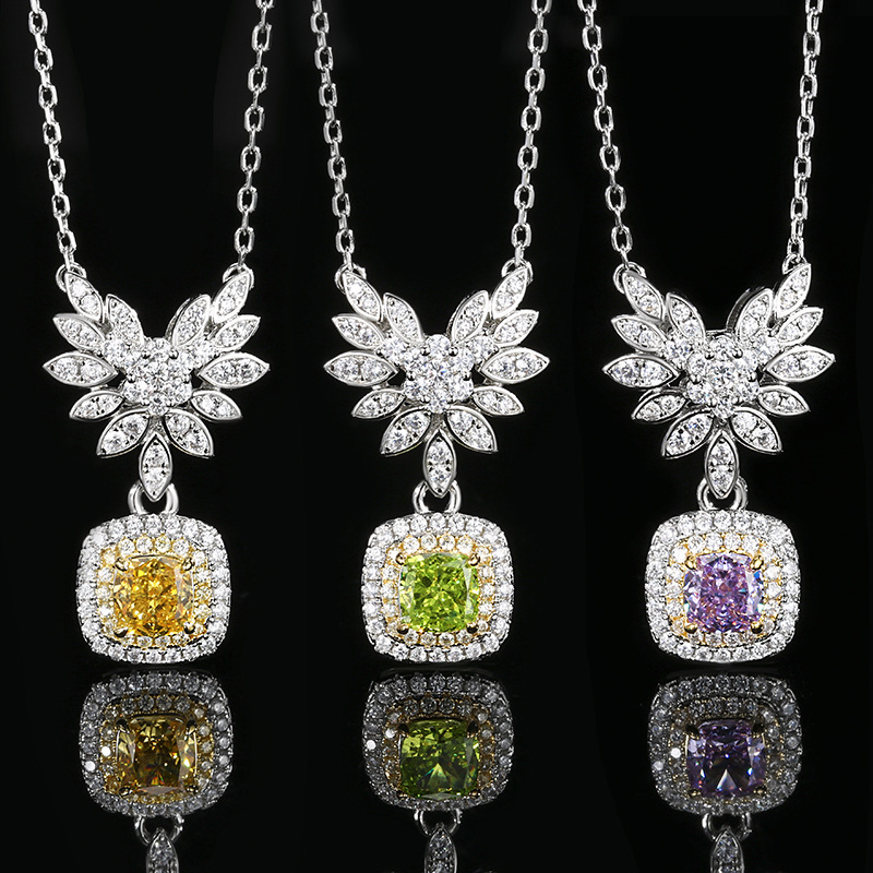 Zhuang Shengsheng Joyas Fondo de cobre chapado en oro Diamante de alto carbono Flor de hielo Temperamento de cobre Lujo ligero Colgante de alas de ángel Mujer 6*6 al por mayor