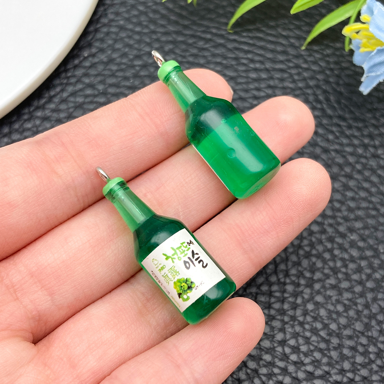 23919-H-透明绿色树脂韩国酒瓶青提酒真露34x11x1