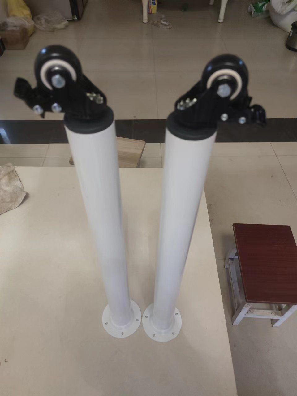 (2개) . 3.04 백만 방향 휠 테이블 다리 스테인레스 스틸 바 피트 지원 칼럼 컴퓨터 테이블 피트 조절 바 지원 다리