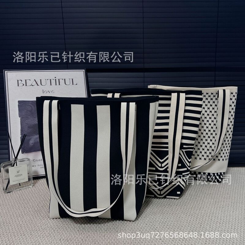 Fashionable and Simple New Korean-Style Personalized Plaid Tote Bag, Versatile for Commuting, Large Capacity Laptop Handbag and Shoulder Bag