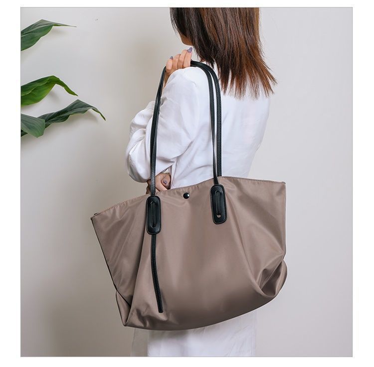 Women's Oxford Cloth Solid Color Streetwear Square Zipper Shoulder Bag display picture 1