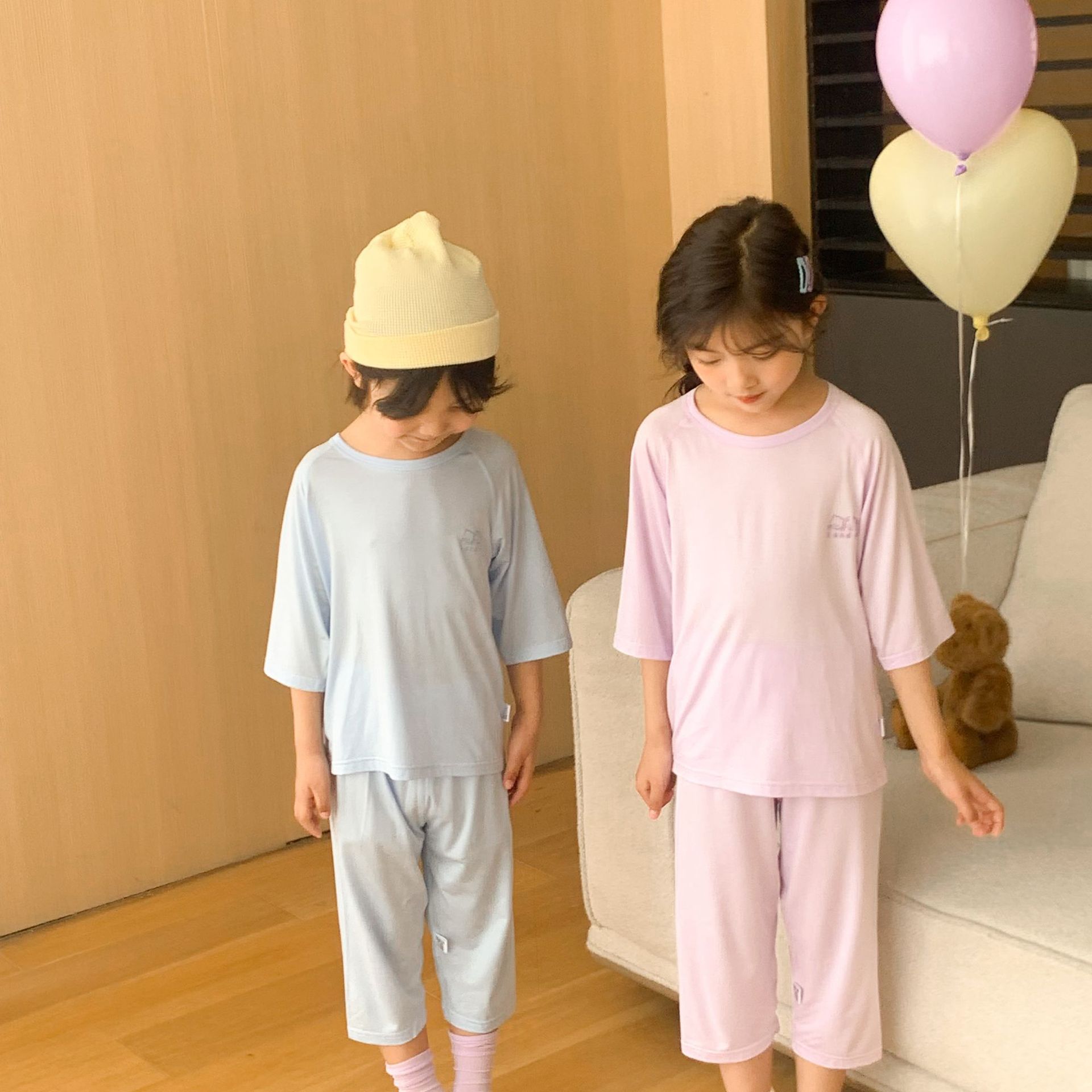 Pijamas de niños de Tiansie, niños insertados en mangas sin hueso, ropa de hogar delgada coreana, ropa de aire acondicionado de verano para niños de tamaño medio y grande