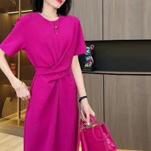 绝美玫红色高贵阔太连衣裙2026新款夏季正式场合裙子质感高级感