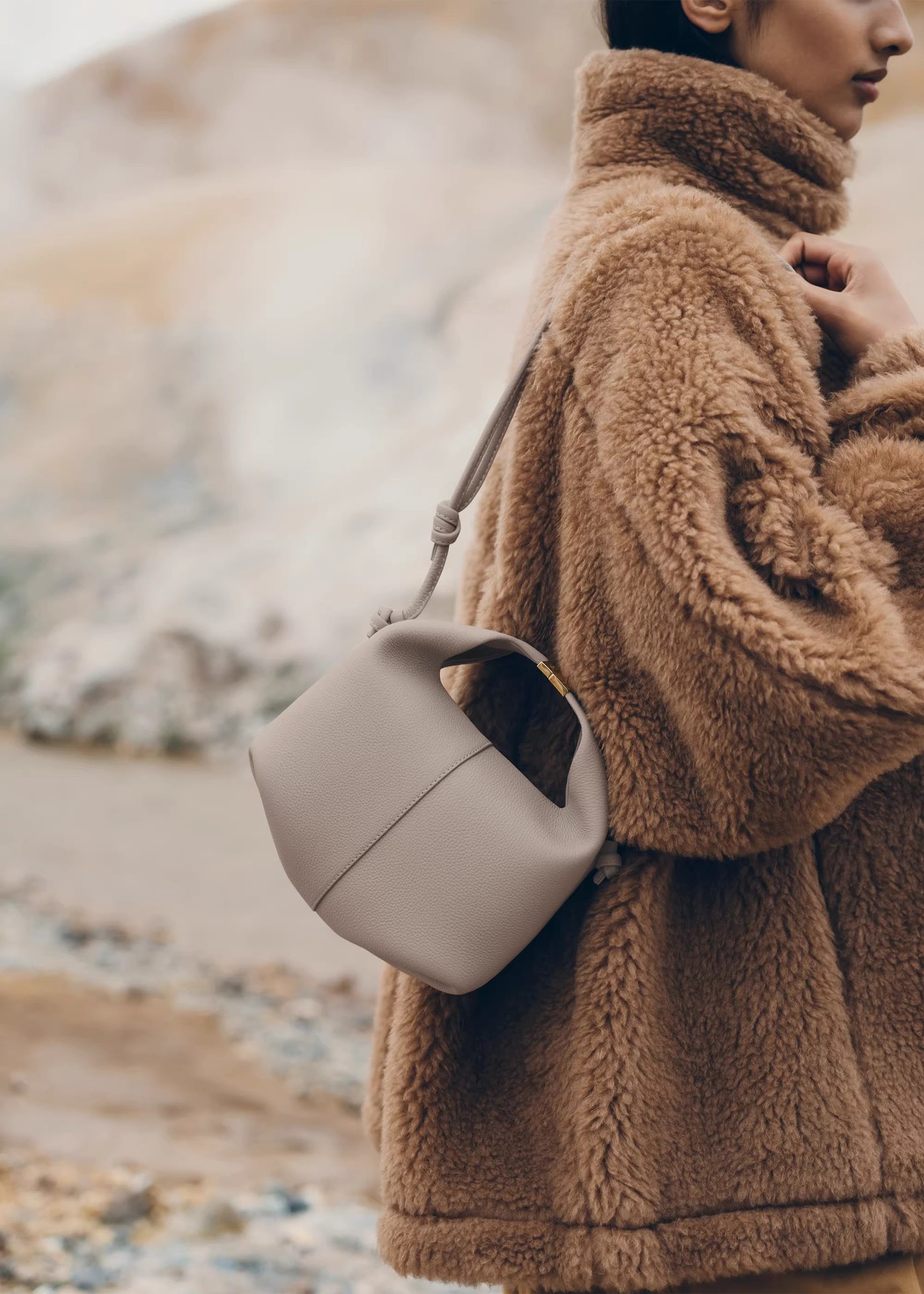 Fashionable Women's Lychee Leather Crossbody Dumpling Bag_voghion.com