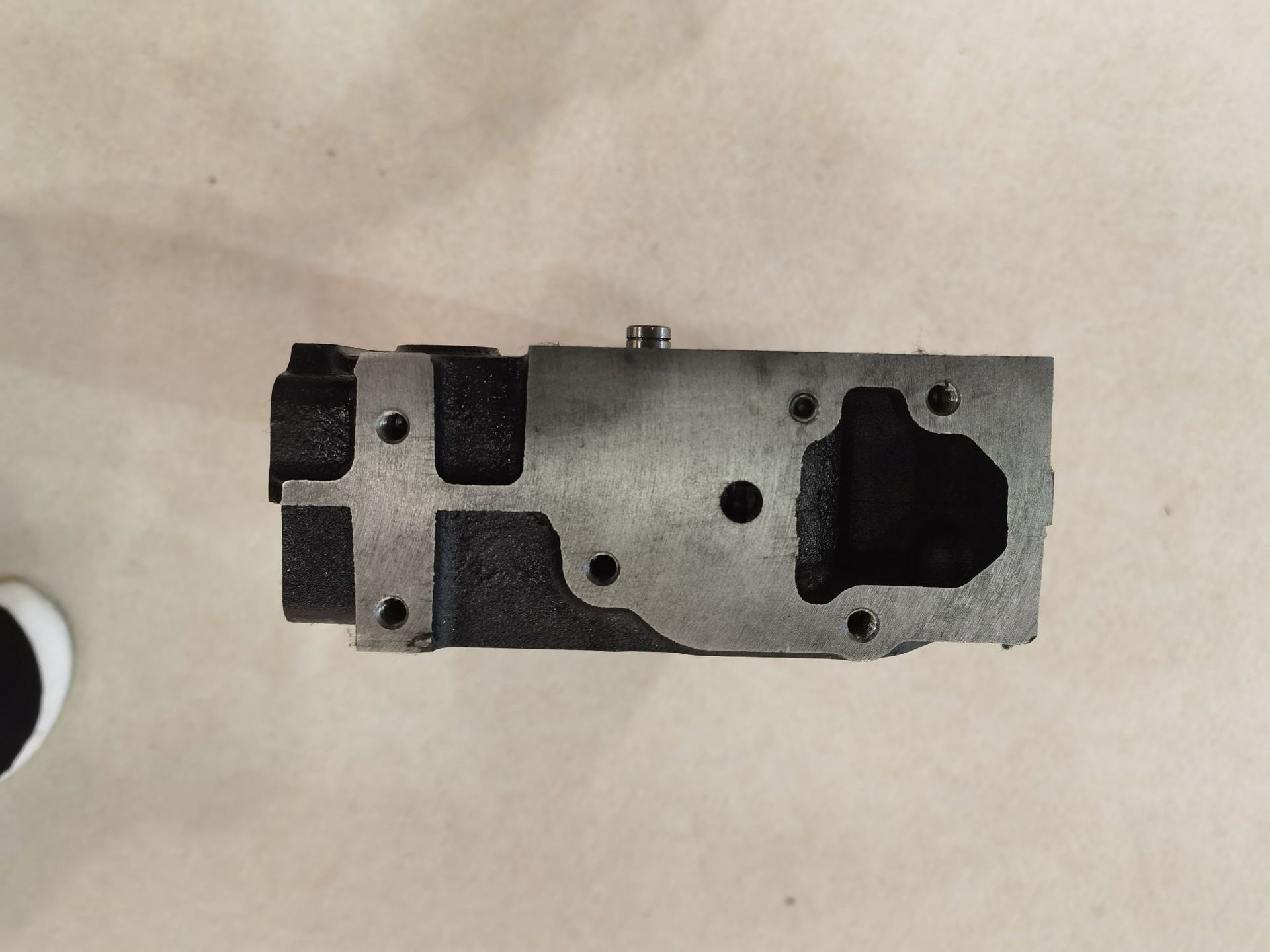 Factory Direct Diesel Engine Cylinder Head 4D94E Swirl Four Cylinder Cast Iron Cylinder Head 4D94E Forklift Applicable