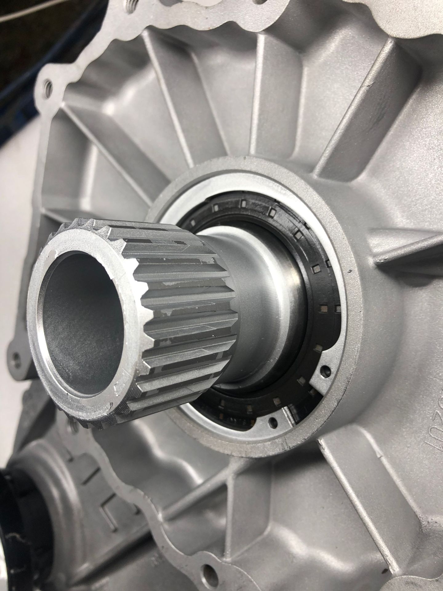 Jeep Grand Cherokee WK2, Dodge Durango: single-speed transfer case assembly for 3.6L and 5.7L engines