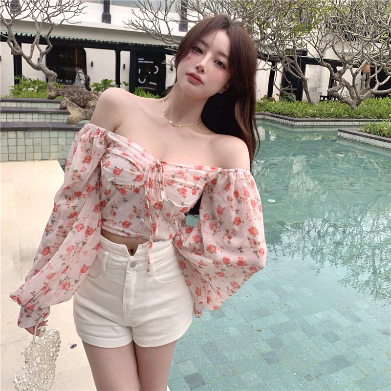 Women's Sweet Floral One-shoulder Shirt - Lifestyle
