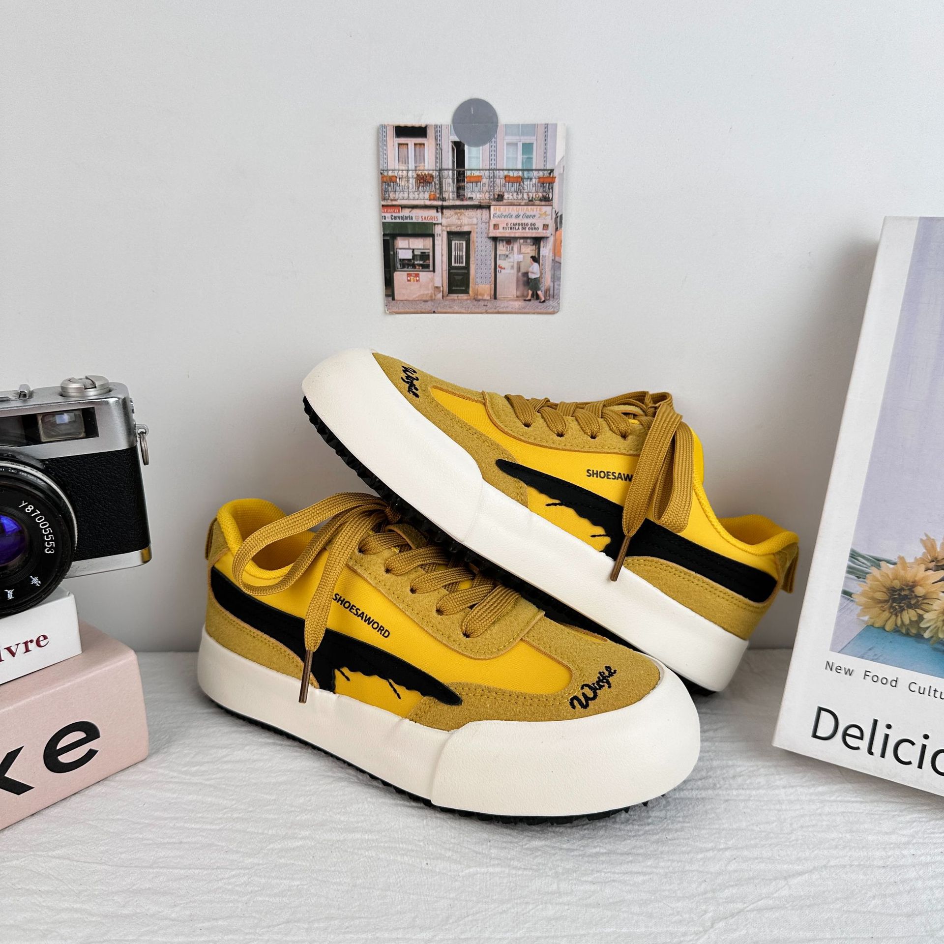 6667 zapatos de suela gruesa para mujeres 2025 nuevo nicho de diseño Hong Kong chic cabeza redonda moda retro versátil zapatos de entrenamiento alemán