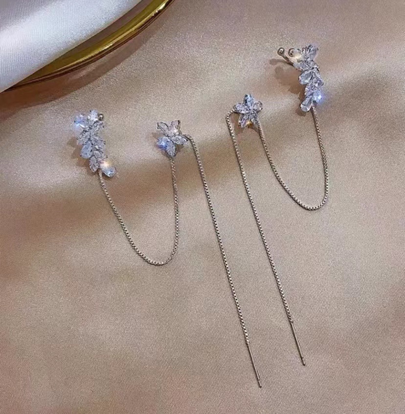 Moda Estilo Simple Flor Aleación Diamante De Imitación Enchapado Flores Piedras Preciosas Artificiales Aretes display picture 2