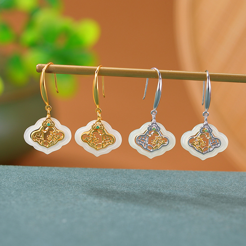 Chất liệu Bạc S925, mạ vàng, ngọc Hetian