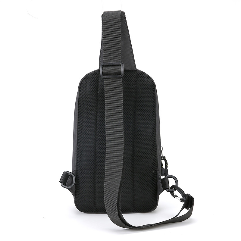 Bolso de pecho de mensajero multifuncional para hombre de tendencia de moda, bolso de pecho de tela Oxford ligero y resistente a las salpicaduras simple al por mayor