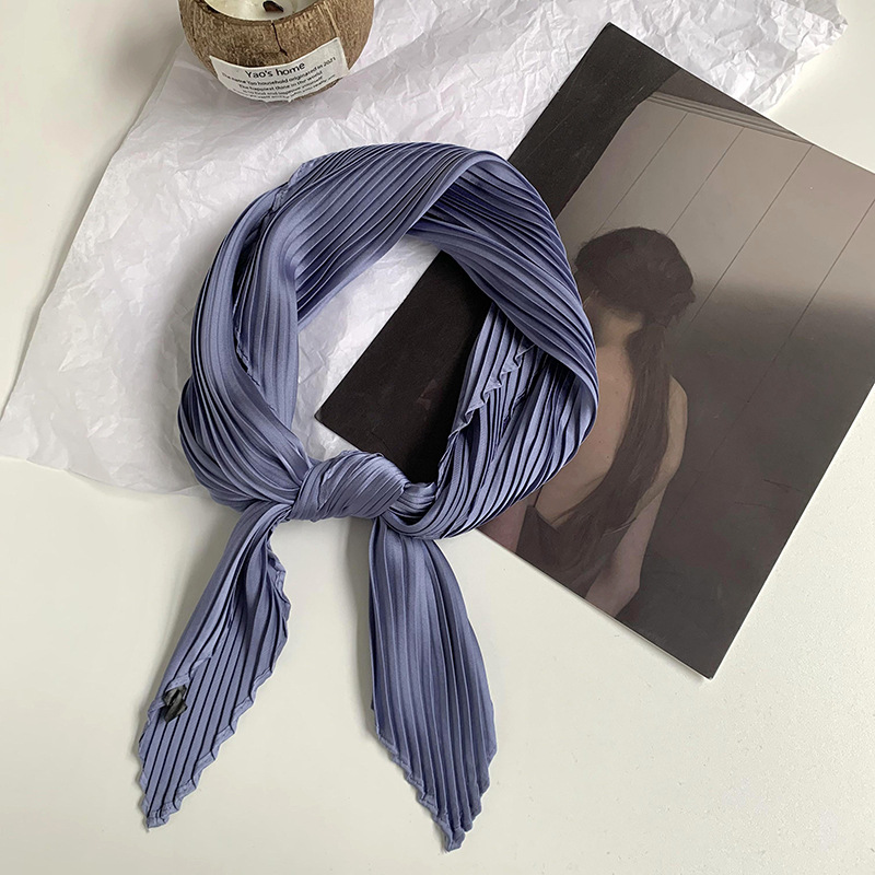 Pañuelo de seda de alta calidad nuevo estilo de color sólido arrugado bufanda de seda para mujer bufanda en forma de diamante versión coreana de la bufanda de seda de imitación pequeña bufanda en la cabeza banda para el cabello