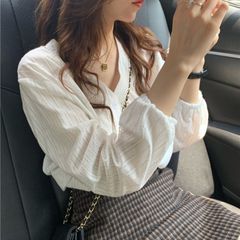 年齢を減らしてシャツを掛けます。韓国のシックな年齢を減らします。