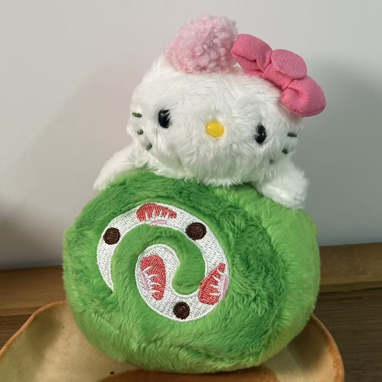 黒麦わら帽子キティ帽子ベビーペンダントラブバックル人形人形かわいいヘップバーンスタイルペンダントキーホルダー