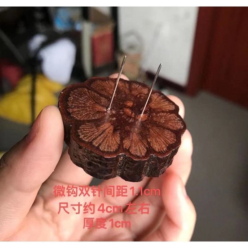 불규칙한 마이크로후크는 약 4cm, 두께는 1cm입니다.