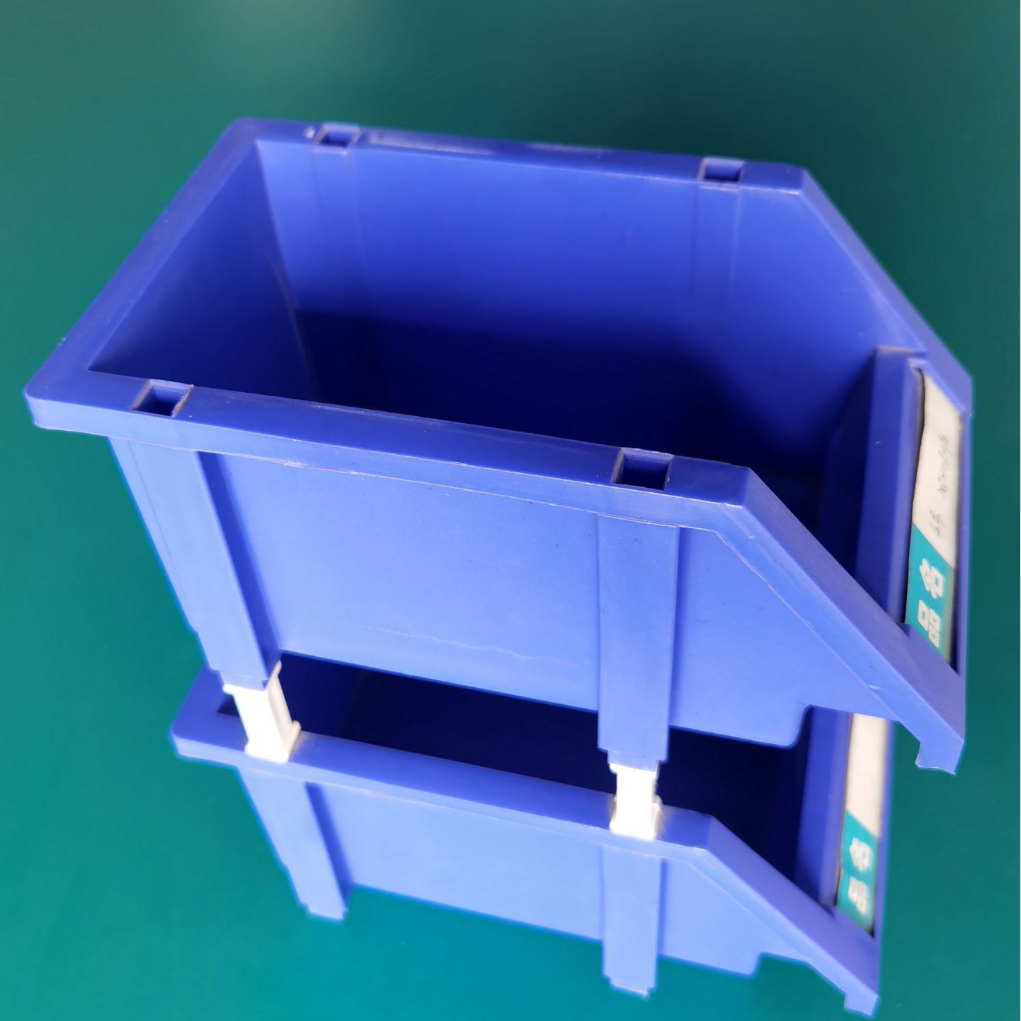 供应组立零件盒，可上下左右组装，配标牌目视化管理