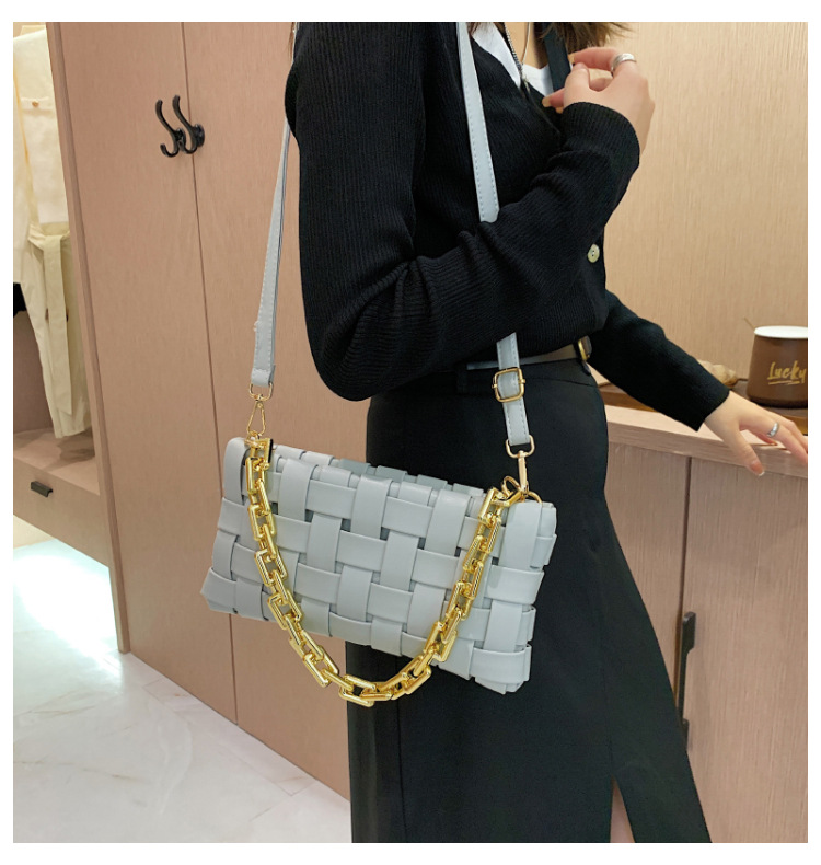 Women's Small Pu Leather Solid Color Streetwear Weave Square Zipper Shoulder Bag display picture 4