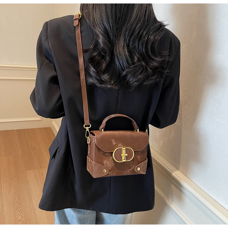 Fashionable and trendy small bag 2025 new women's bag, summer casual and simple crossbody bag, hand-held texture small square bag undefined