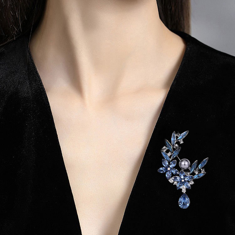 Spilla di lusso fiore in cristallo con perla per donna_voghion.com