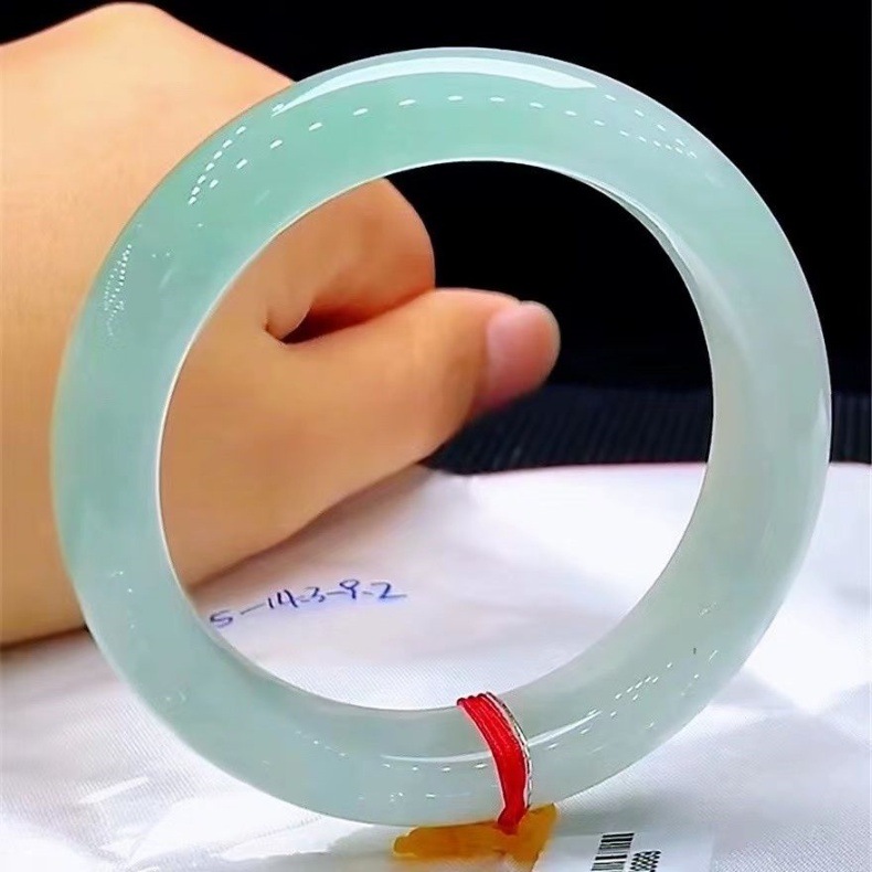 Vòng tay ngọc bích tự nhiên Miến Điện màu xanh nhạt có giấy chứng nhận chi tiết 4