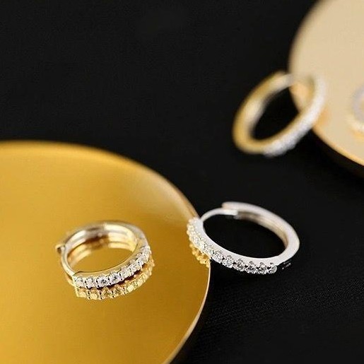 Pendientes de celebridad de Internet incrustados en diamantes S925 plata esterlina estudiante temperamento pendientes simples ins moda femenina pendientes anti-alergia femenina